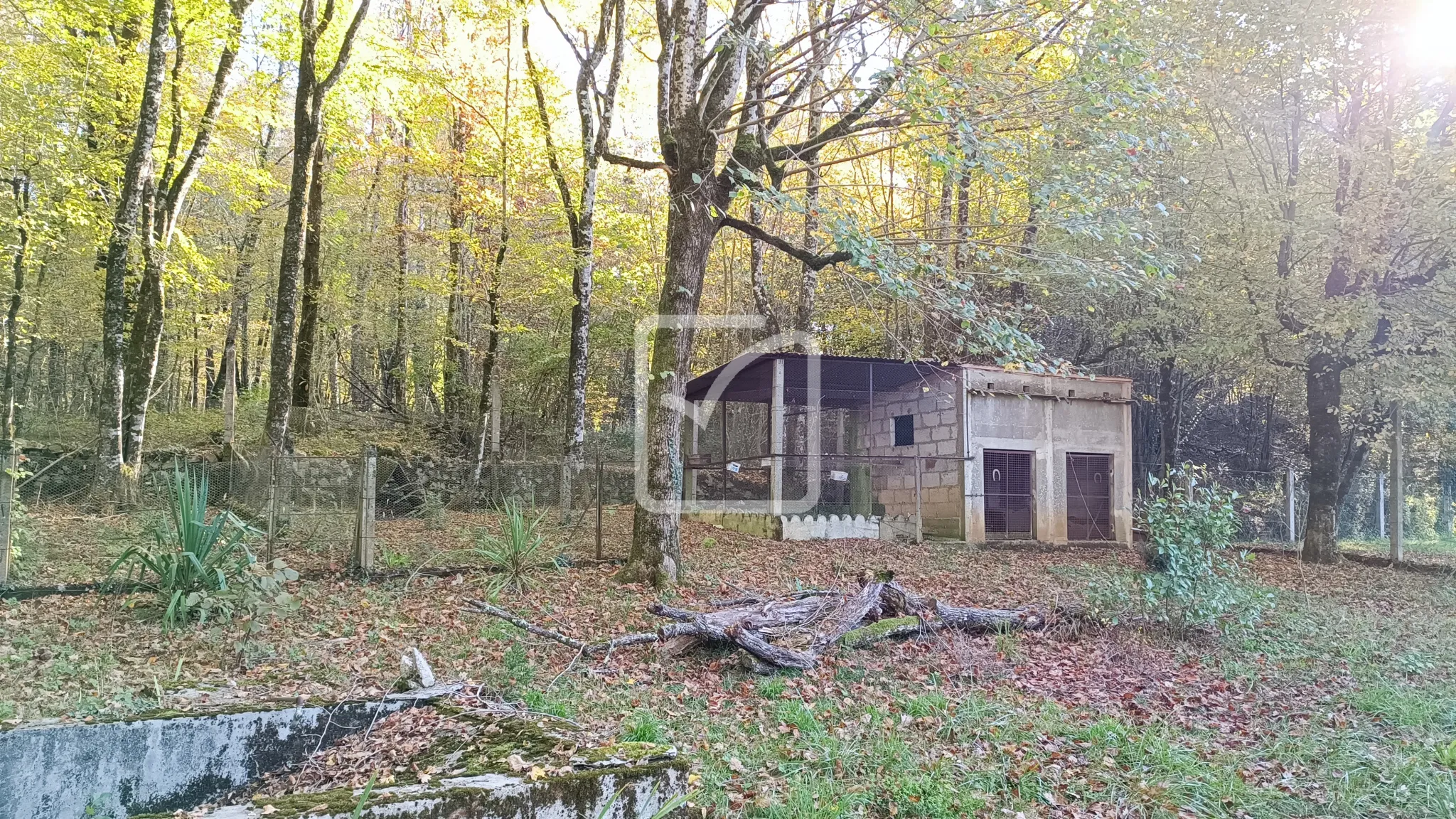 Maison avec granges et terrain à Coulaures 