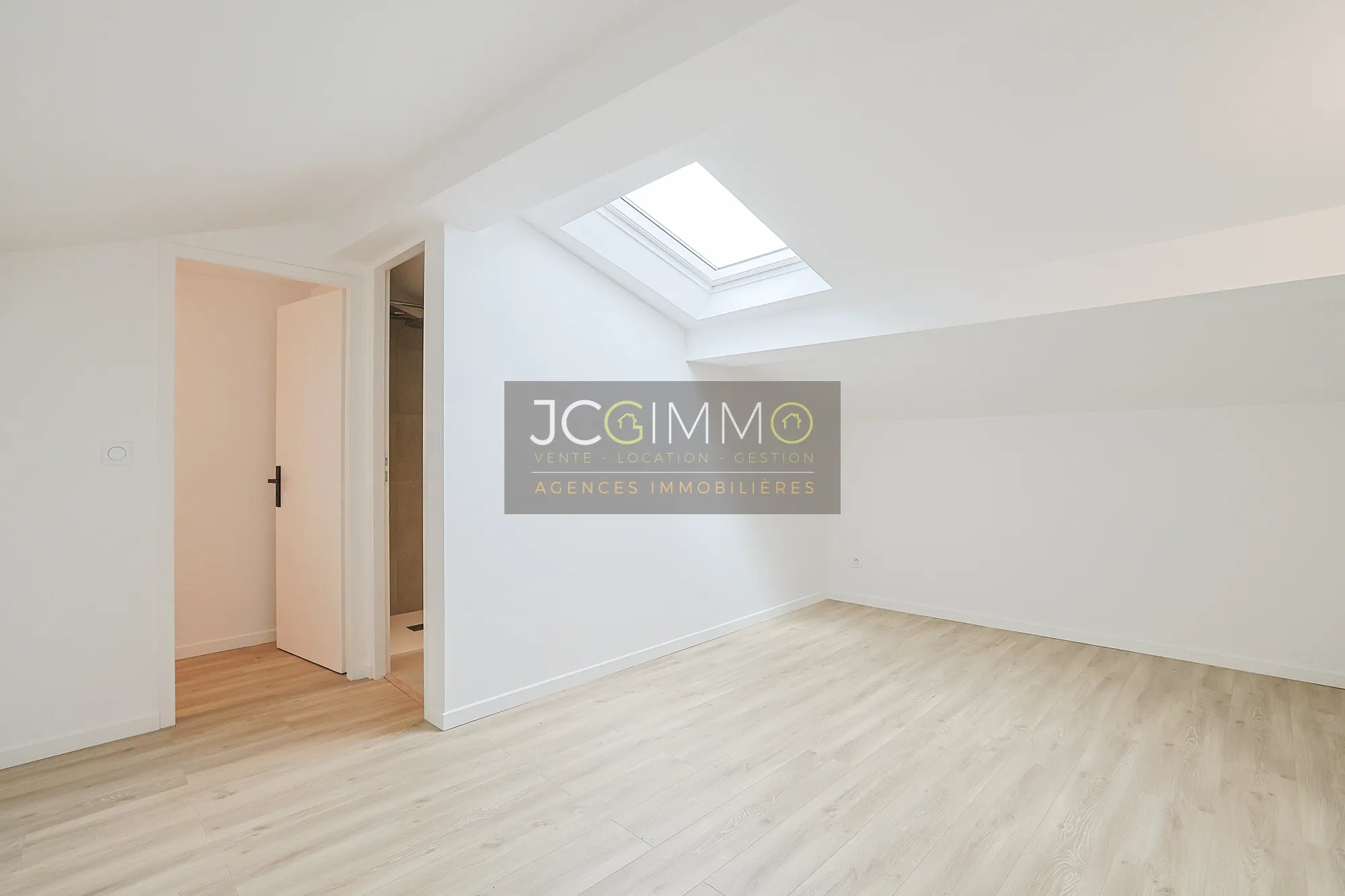 Loft duplex T4 rénové à Sollies Pont - 120 m2 