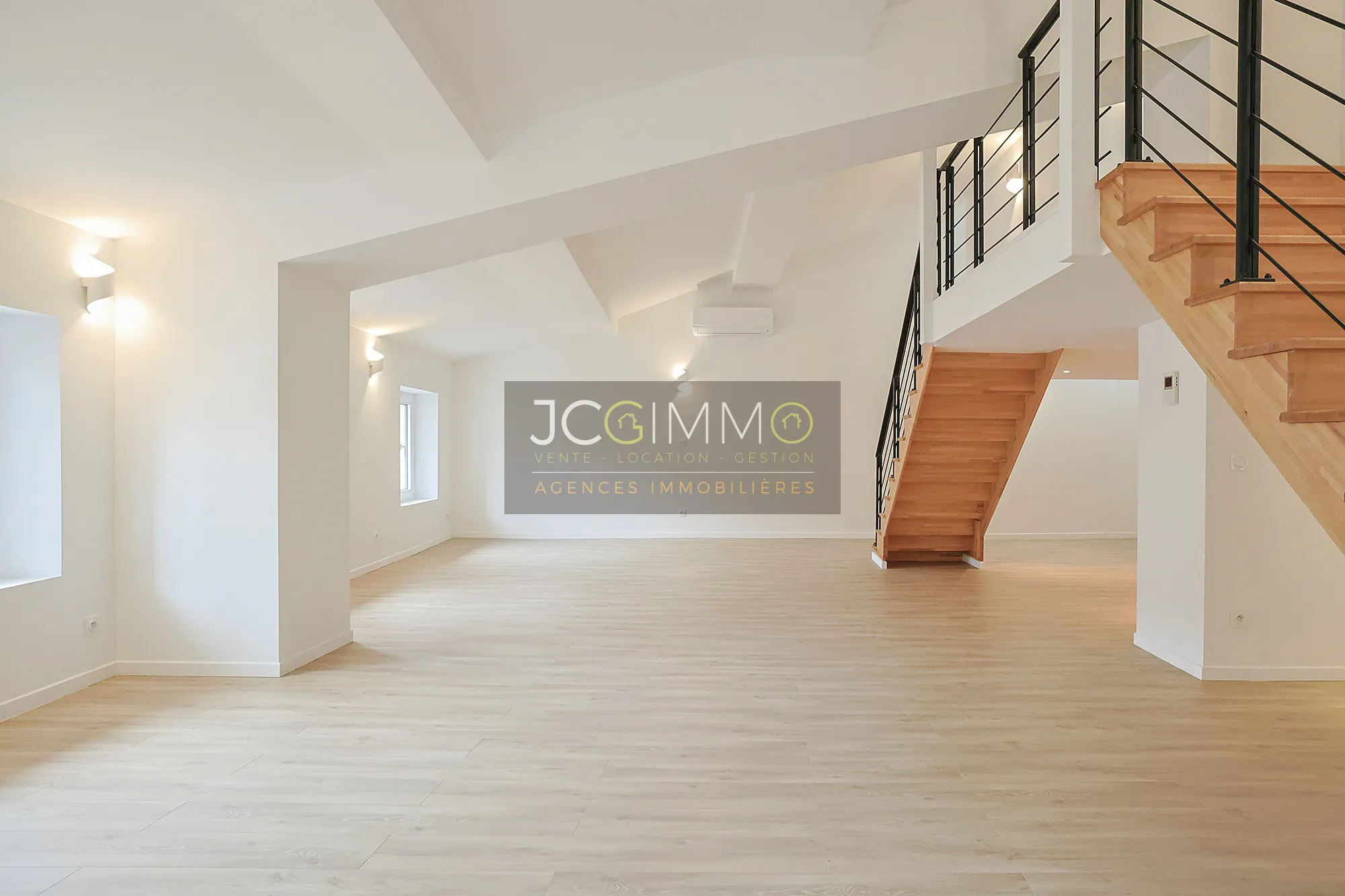 Loft duplex T4 rénové à Sollies Pont - 120 m2 