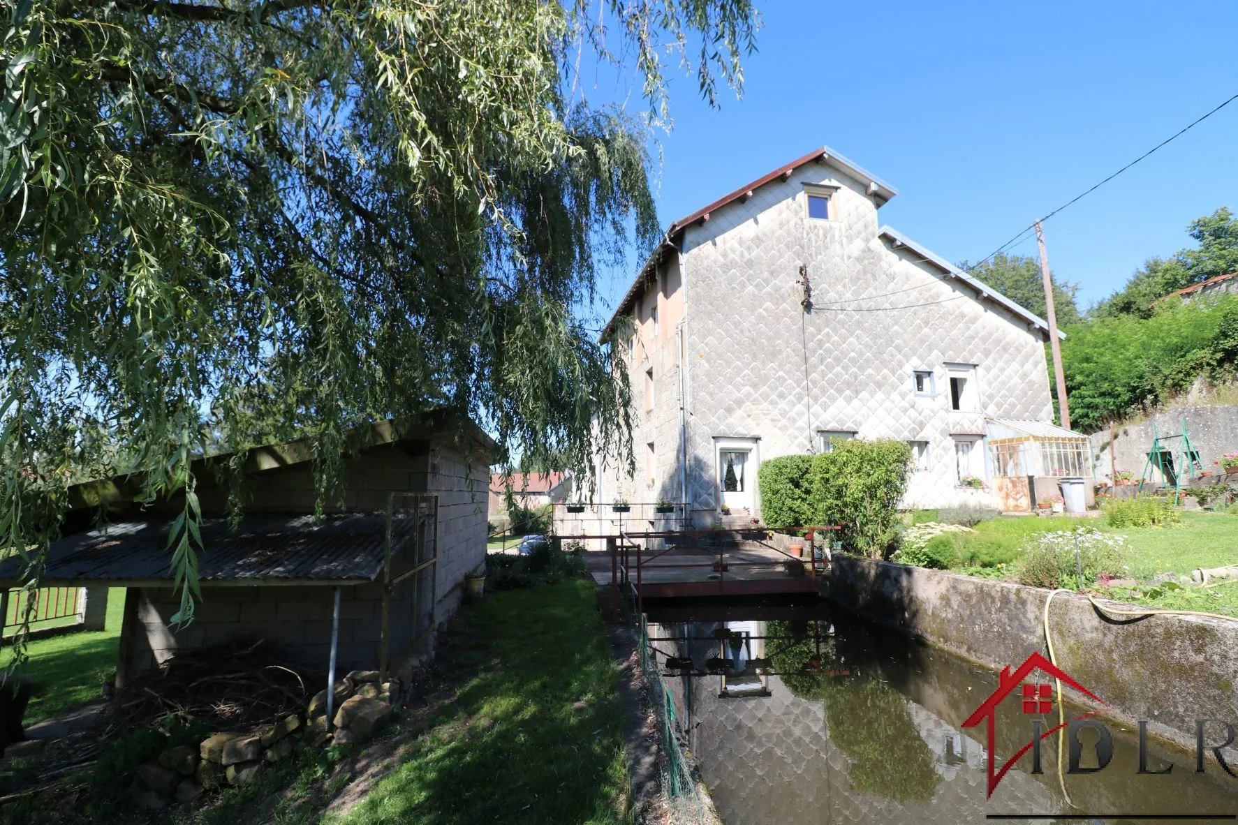 Maison spacieuse 5 pièces, 170 m² à Arches avec terrain et étang 