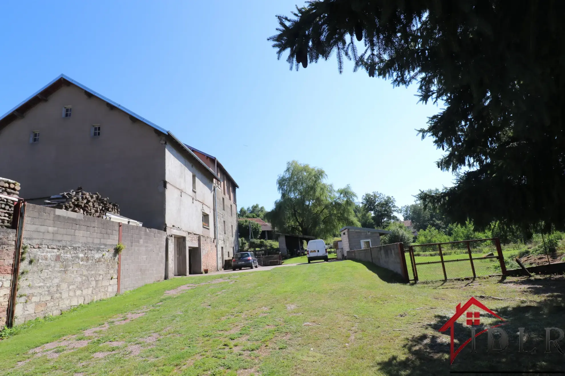 Maison spacieuse 5 pièces, 170 m² à Arches avec terrain et étang 