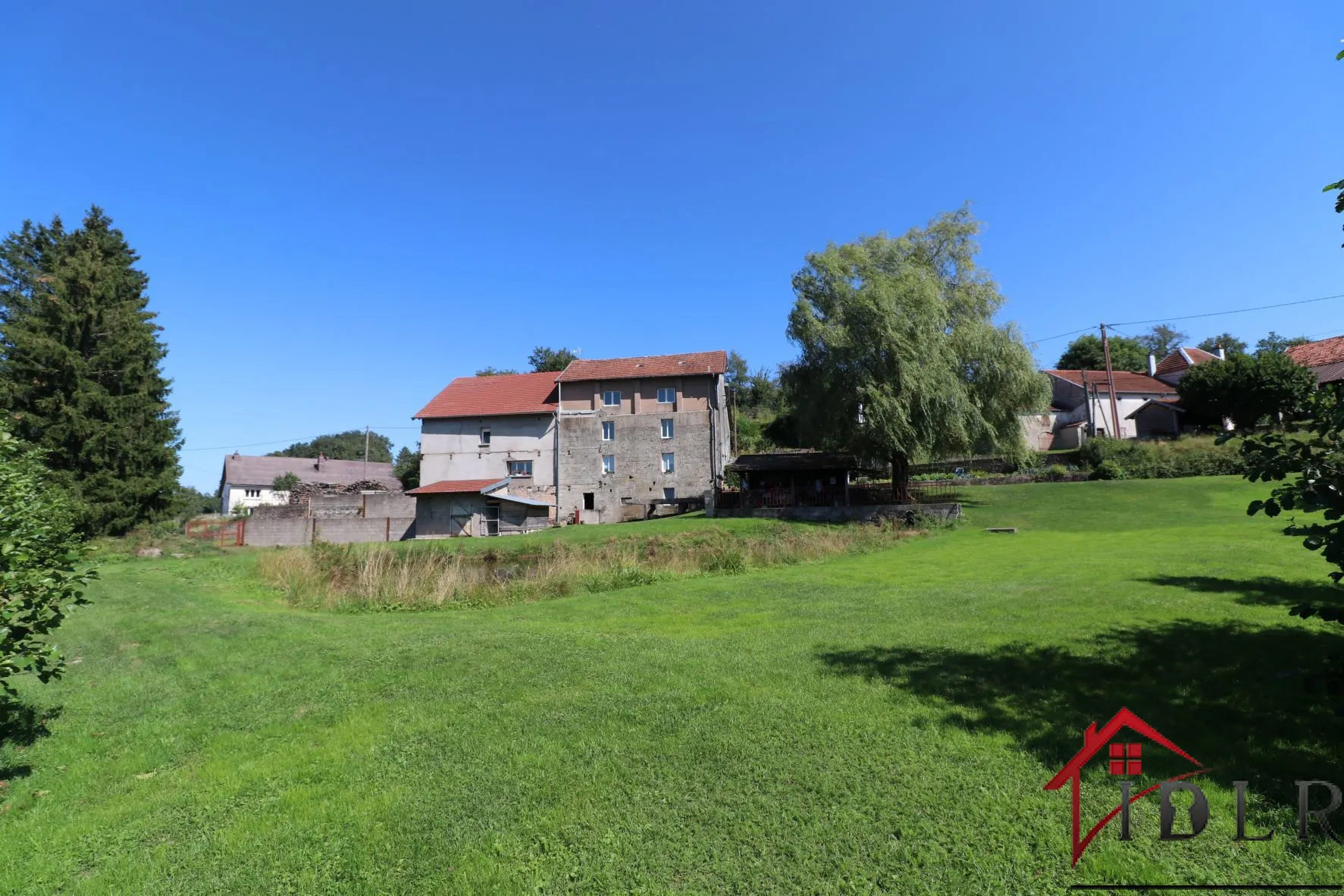 Maison spacieuse 5 pièces, 170 m² à Arches avec terrain et étang 