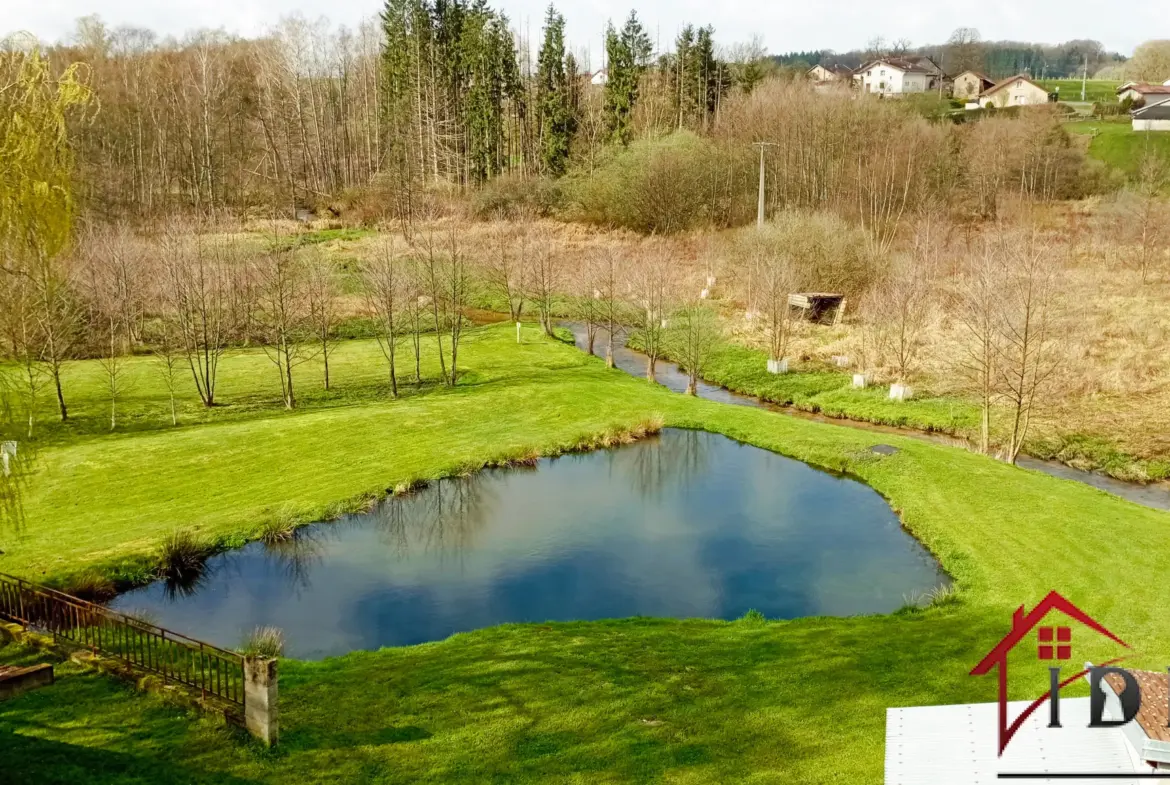 Maison spacieuse 5 pièces, 170 m² à Arches avec terrain et étang 