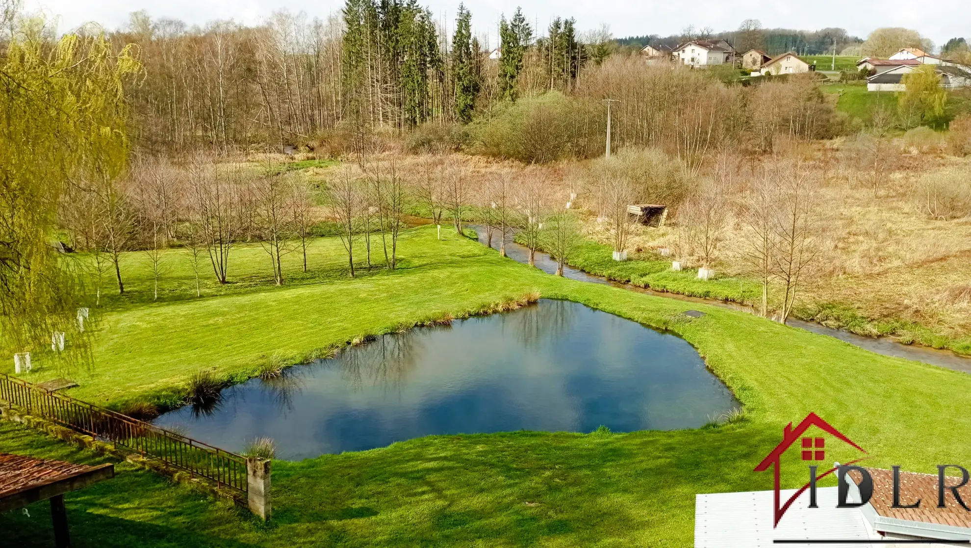 Maison spacieuse 5 pièces, 170 m² à Arches avec terrain et étang 