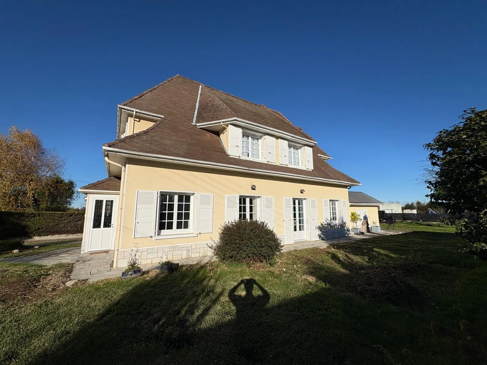 Maison rénovée avec 4 chambres à vendre à Vic-en-Bigorre 