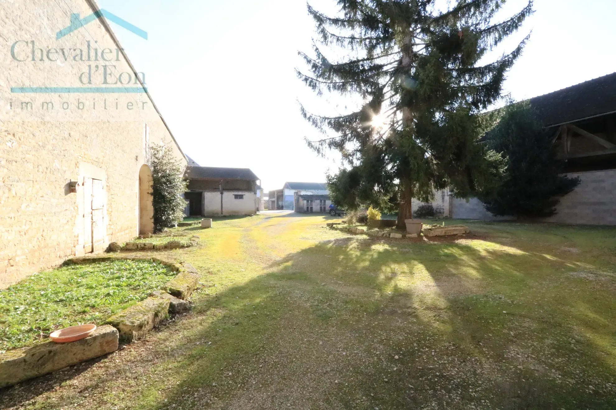 Ensemble de 2 maisons mitoyennes à vendre à Cry, 89390 