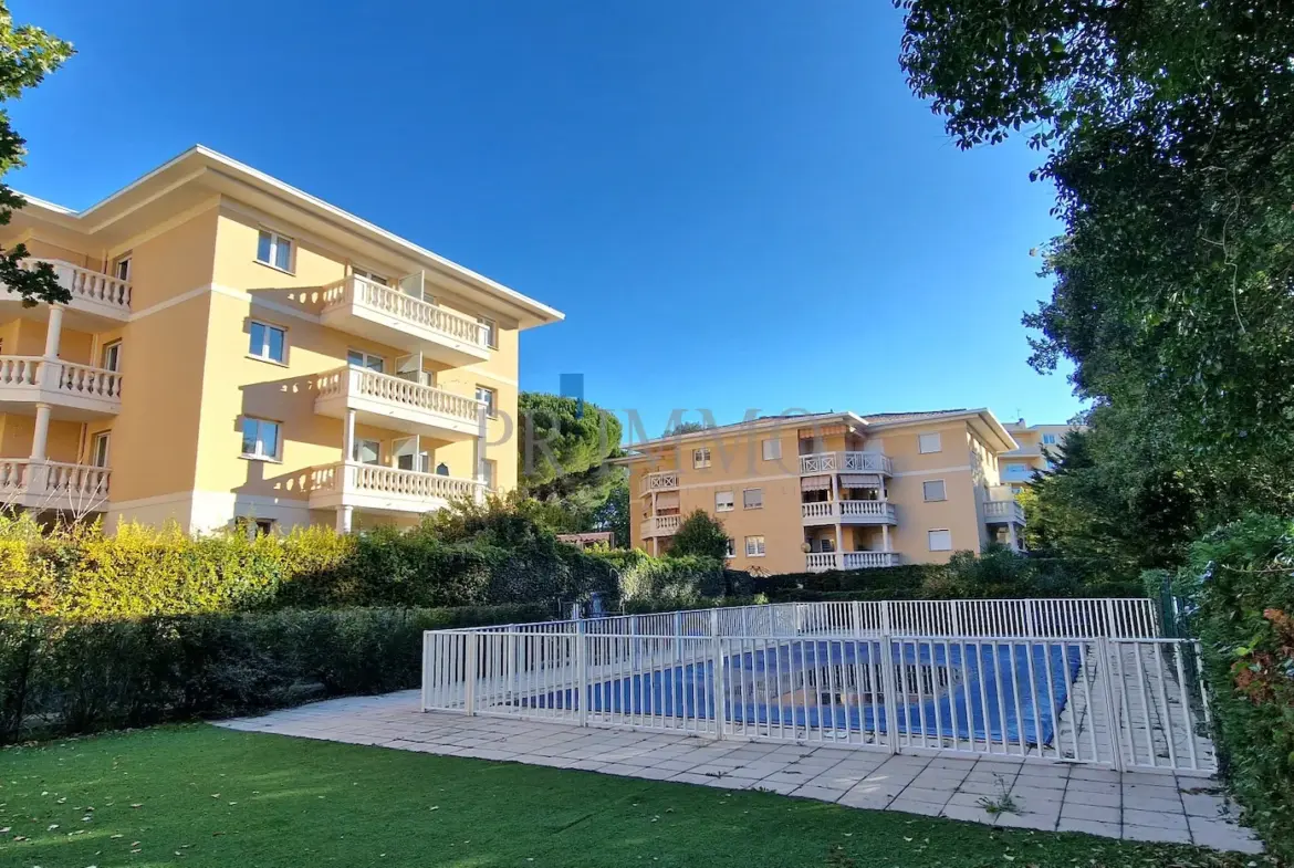 Superbe Appartement 3 Pièces à Fréjus avec Piscine 