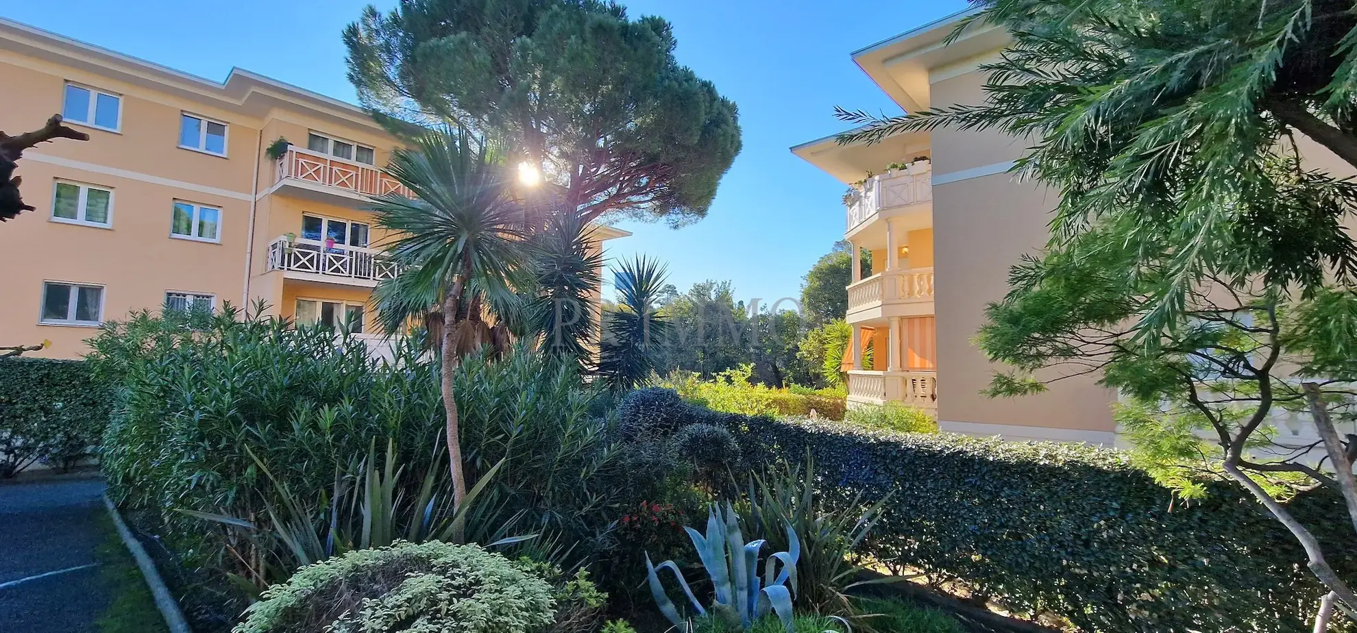 Superbe Appartement 3 Pièces à Fréjus avec Piscine 