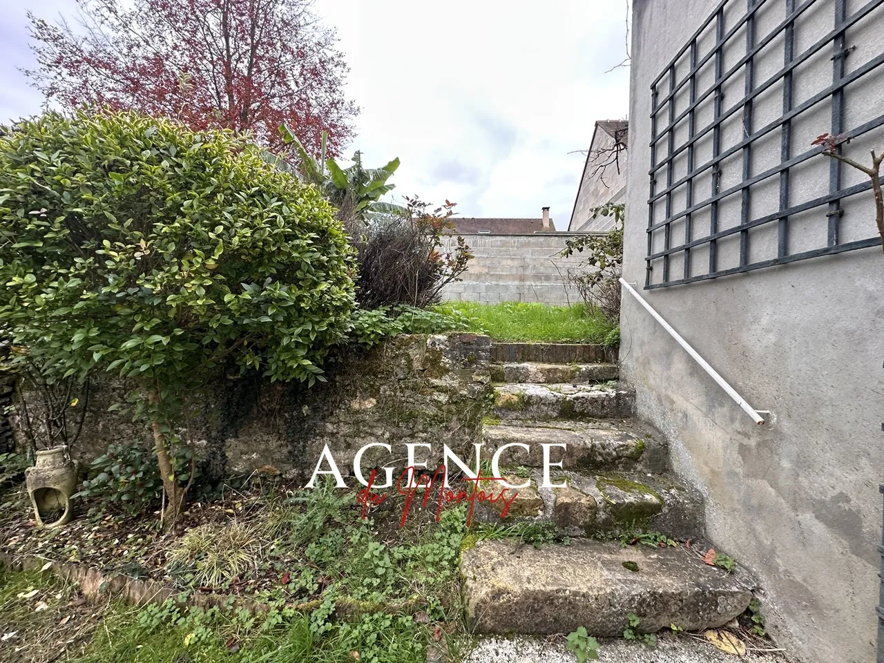 Maison de Bourg à vendre à Donnemarie Dontilly - 2 chambres, jardin 