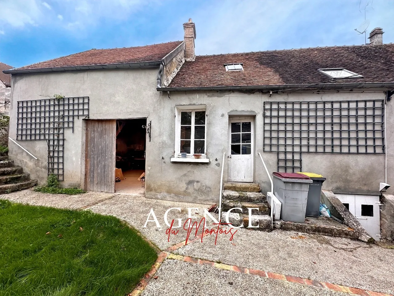 Maison de Bourg à vendre à Donnemarie Dontilly - 2 chambres, jardin 