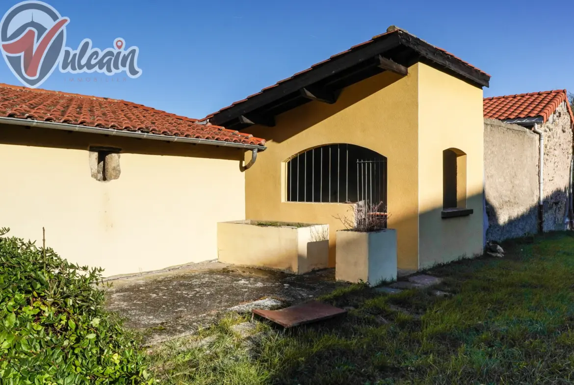 Ensemble de 2 maisons à rénover au centre de St Georges sur Allier 