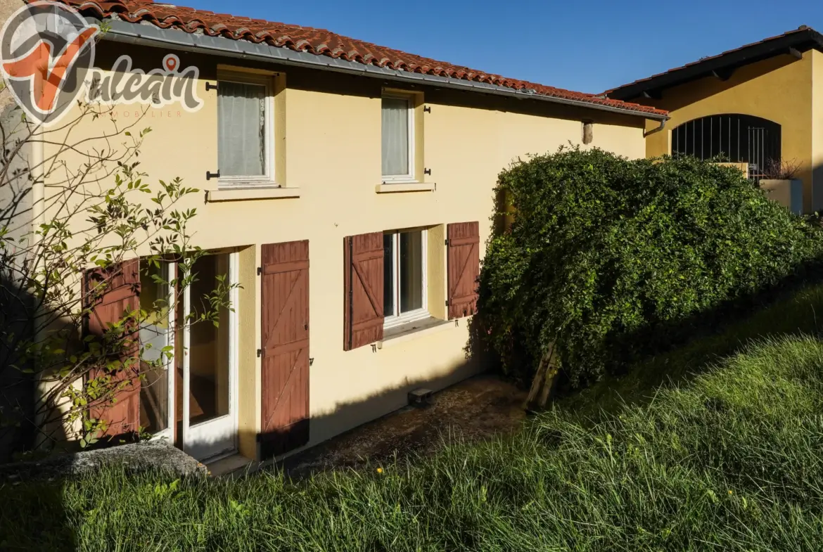 Ensemble de 2 maisons à rénover au centre de St Georges sur Allier 