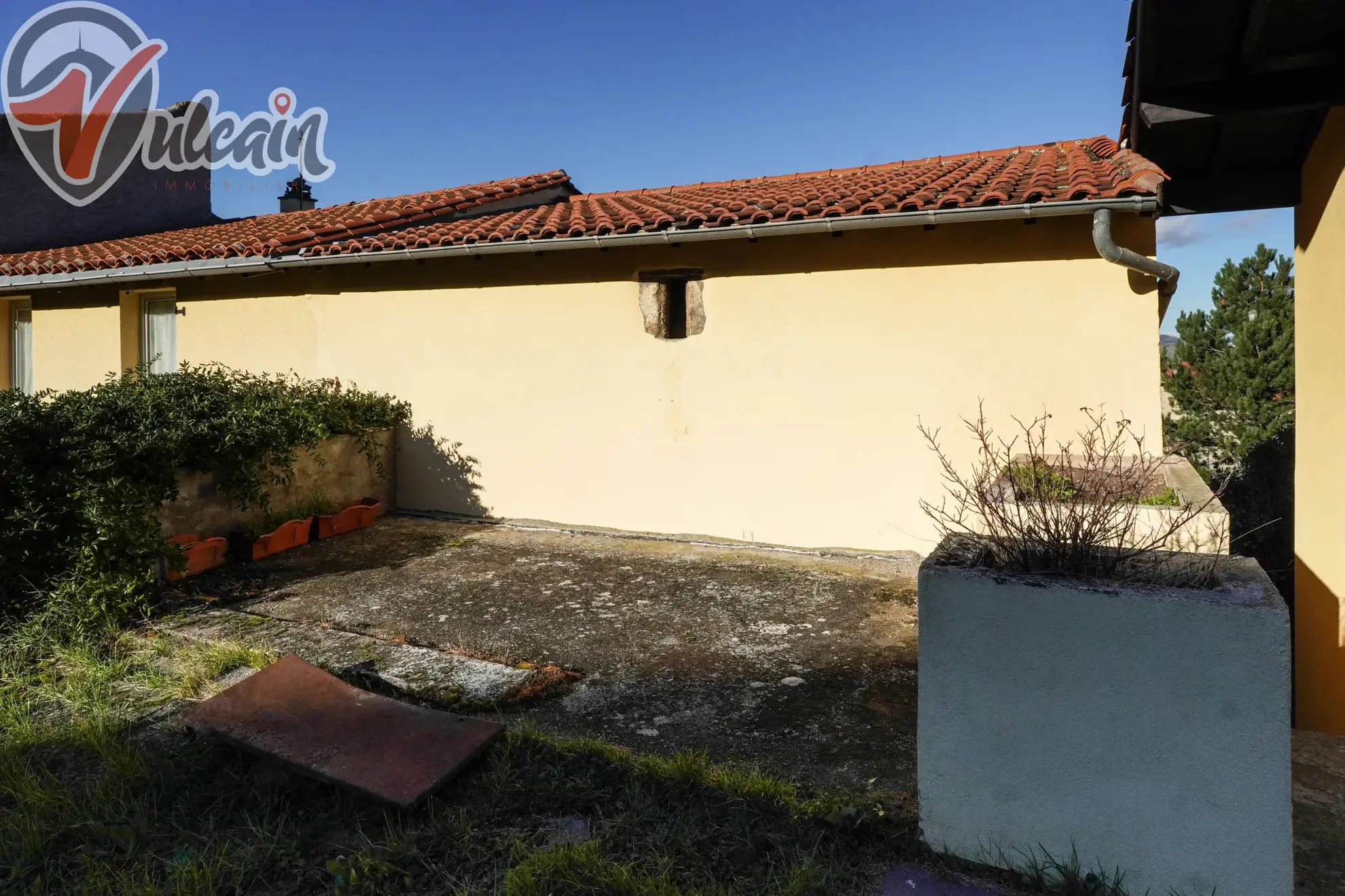 Ensemble de 2 maisons à rénover au centre de St Georges sur Allier 