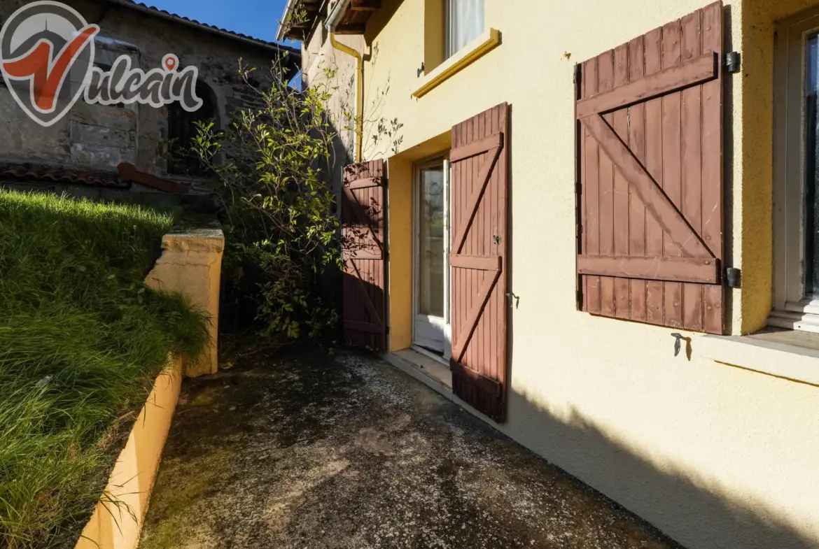 Ensemble de 2 maisons à rénover au centre de St Georges sur Allier 