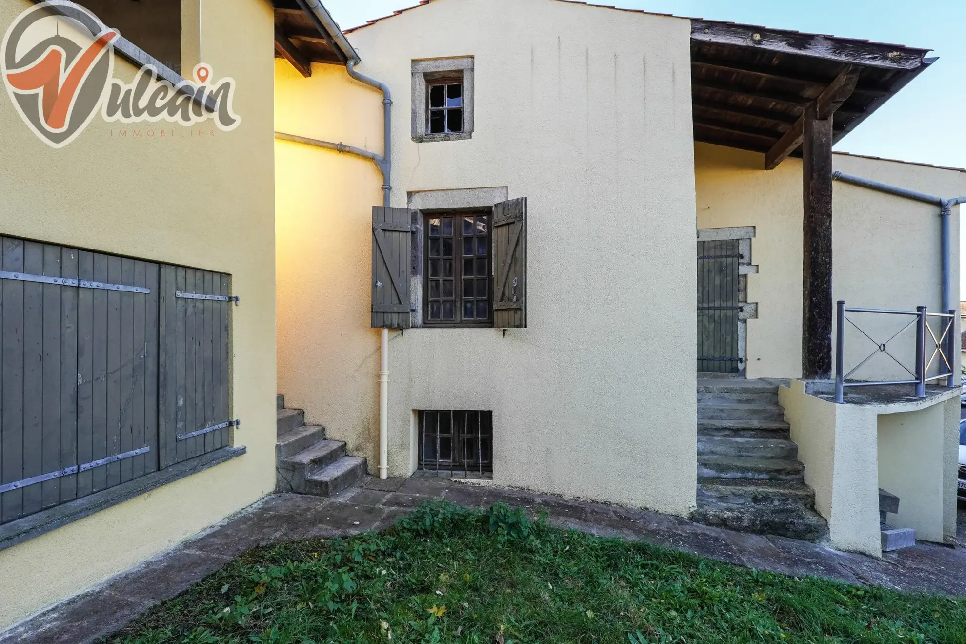 Ensemble de 2 maisons à rénover au centre de St Georges sur Allier 