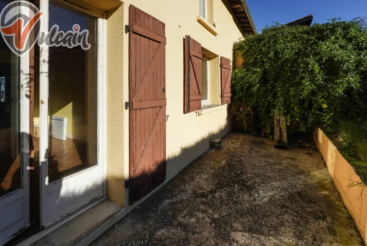 Ensemble de 2 maisons à rénover au centre de St Georges sur Allier 