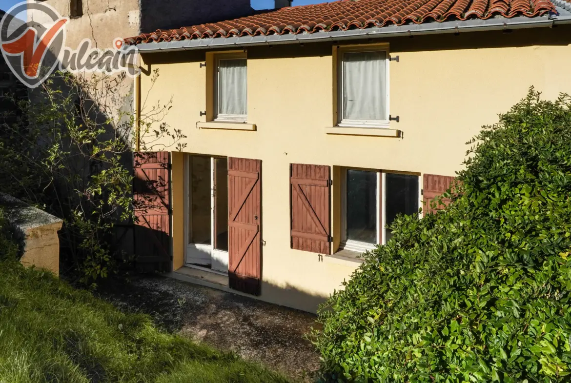 Ensemble de 2 maisons à rénover au centre de St Georges sur Allier 