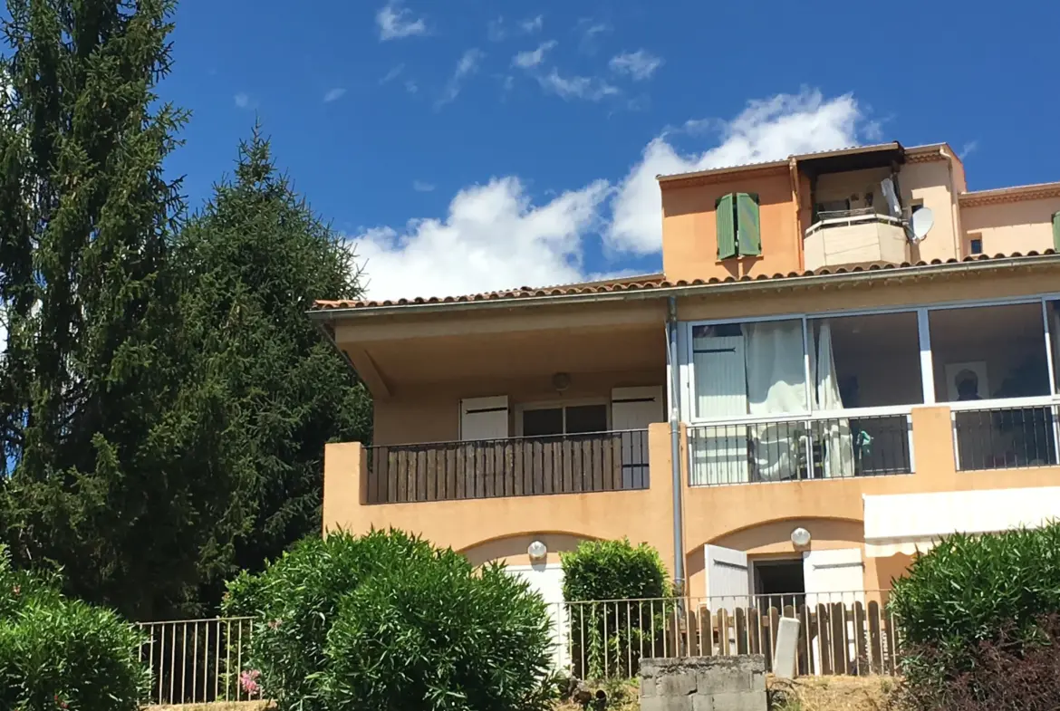 Appartement rénové avec terrasse au Bar-sur-Loup 