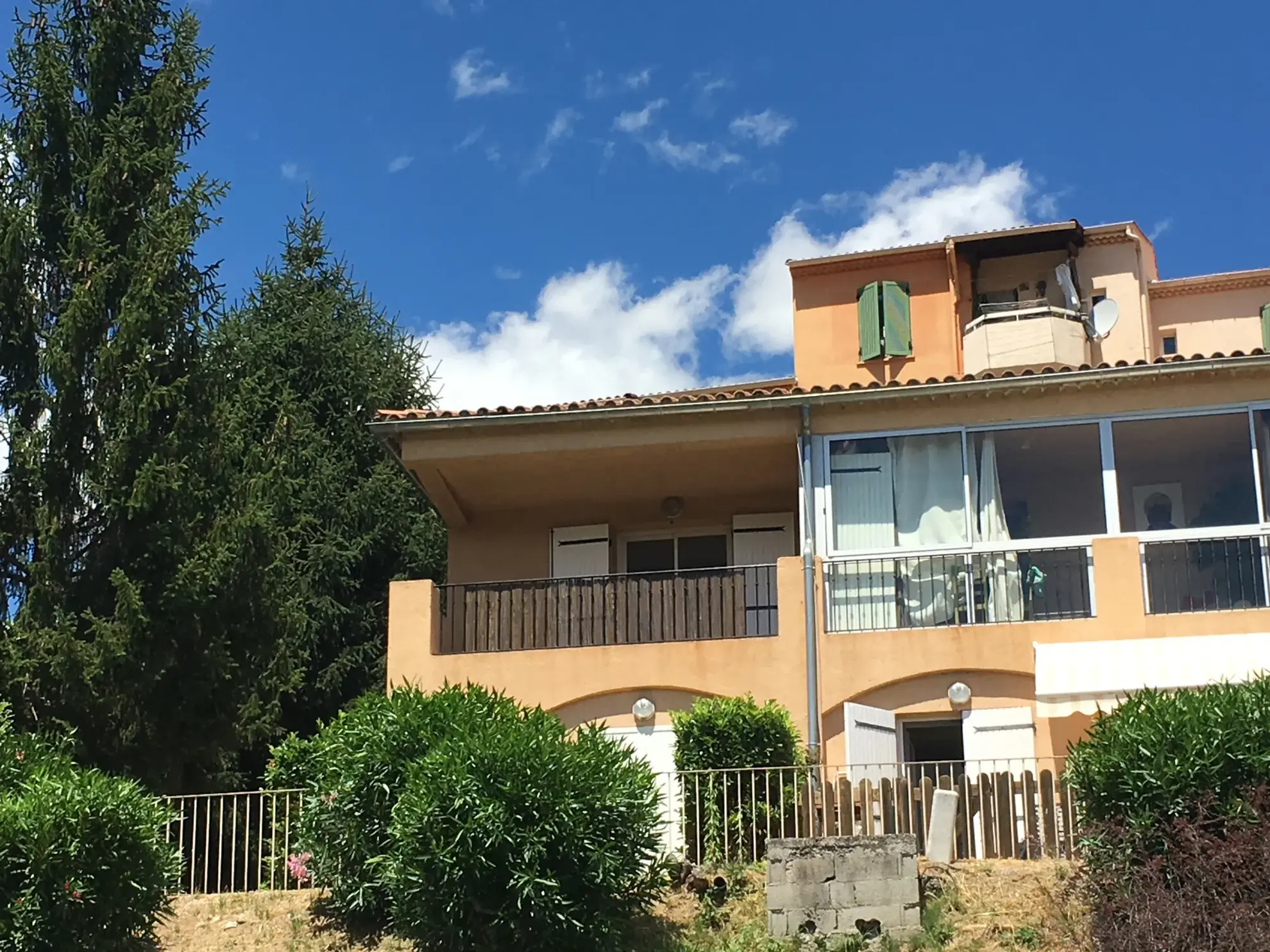 Appartement rénové avec terrasse au Bar-sur-Loup 