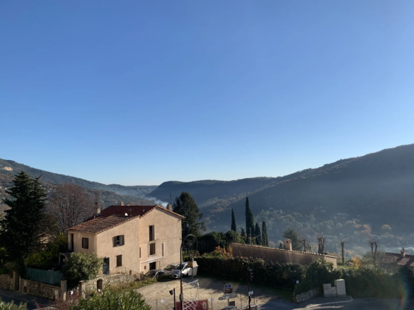 Appartement rénové avec terrasse au Bar-sur-Loup