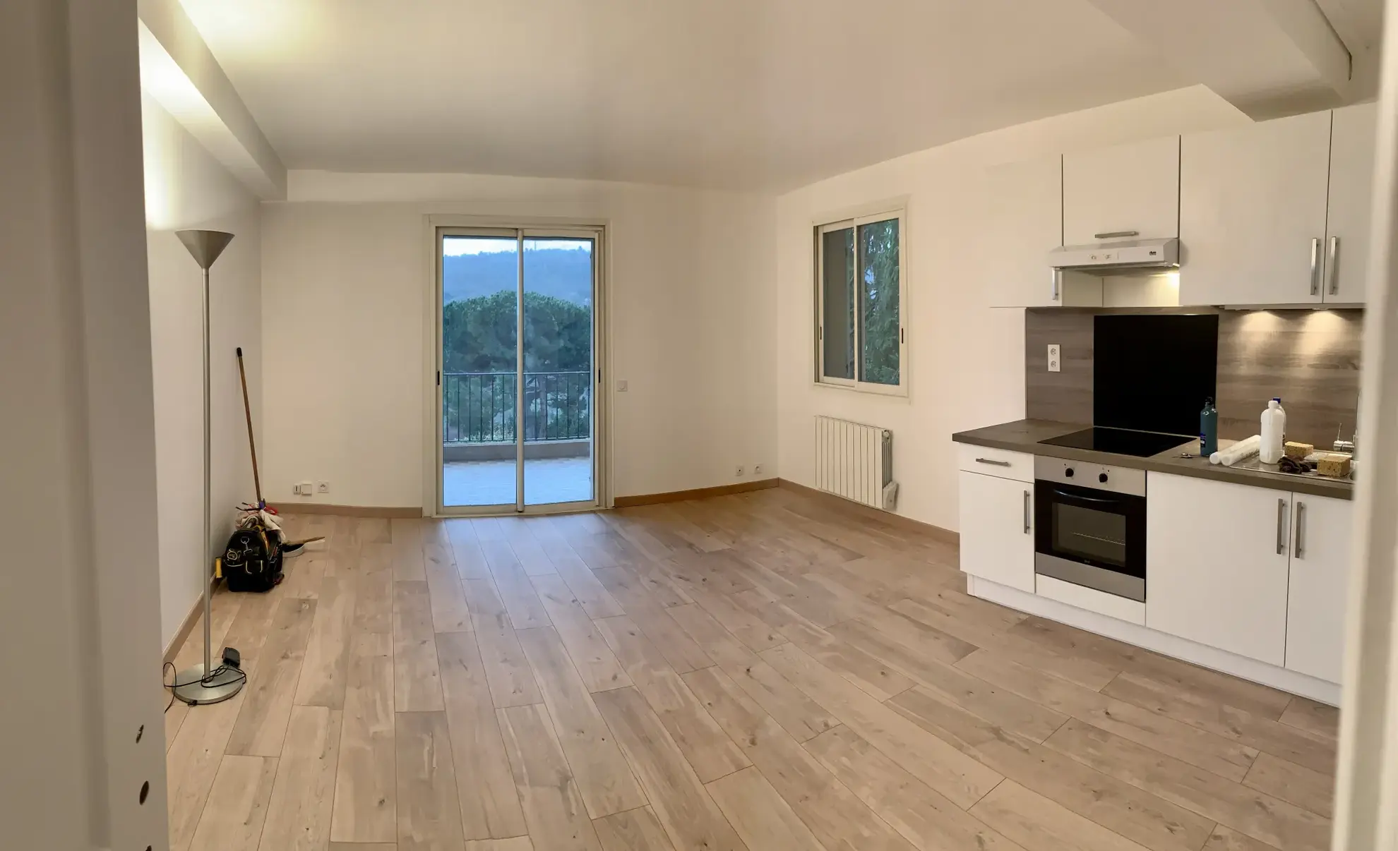 Appartement rénové avec terrasse au Bar-sur-Loup 