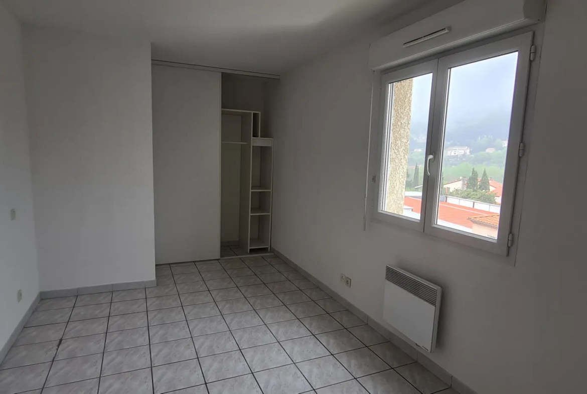 Appartement F2 à vendre à Amélie-les-Bains avec garage 