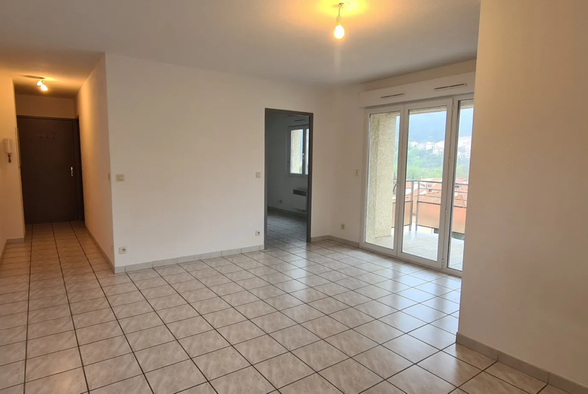 Appartement F2 à vendre à Amélie-les-Bains avec garage 