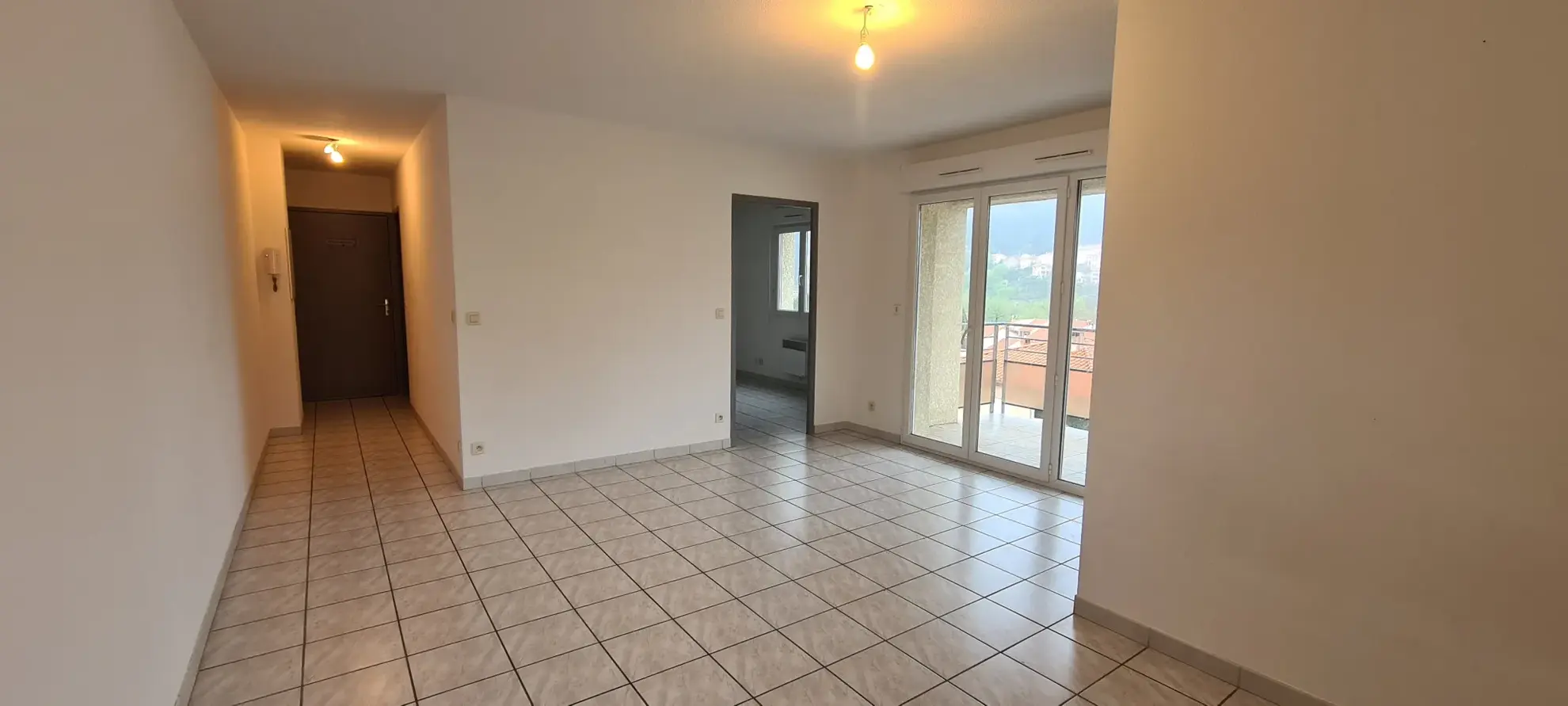 Appartement F2 à vendre à Amélie-les-Bains avec garage 