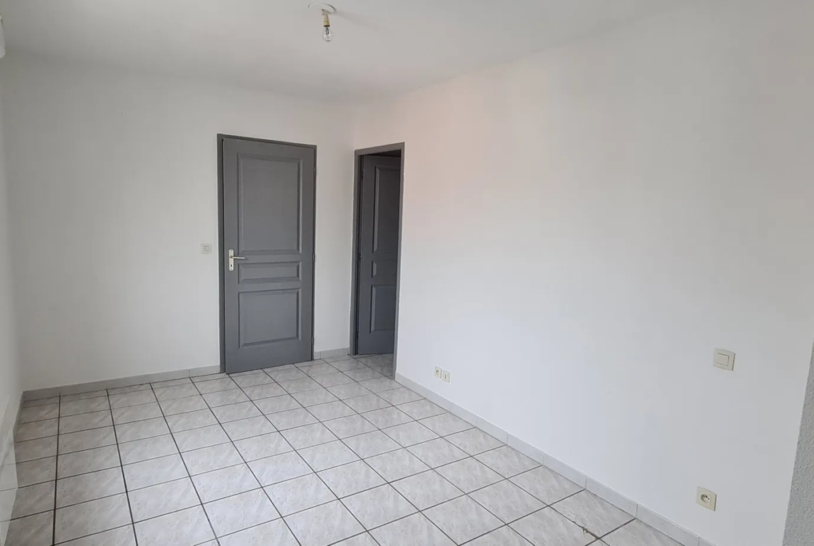 Appartement F2 à vendre à Amélie-les-Bains avec garage 