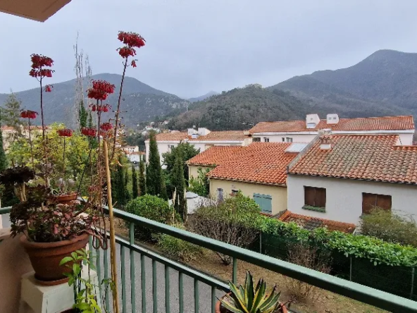 Grand appartement T2 à Amélie-les-Bains-Palalda avec balcon et garage