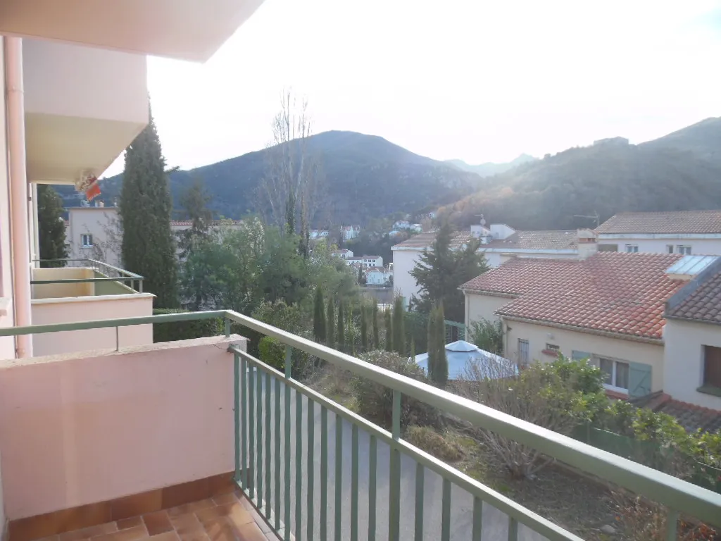 Grand appartement T2 à Amélie-les-Bains-Palalda avec balcon et garage 