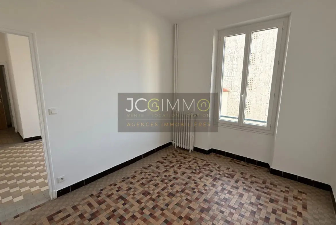 Appartement T2 de 32 m² en bon état à Toulon 