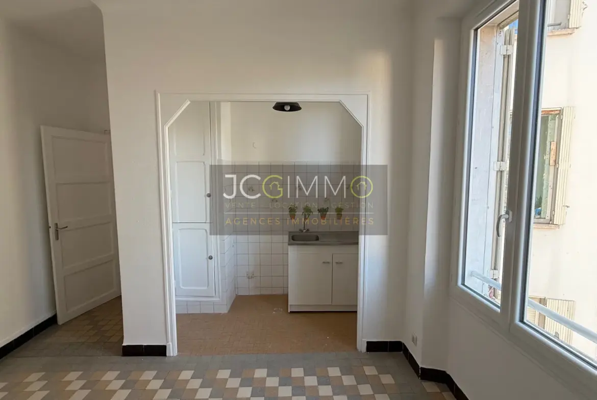 Appartement T2 de 32 m² en bon état à Toulon 