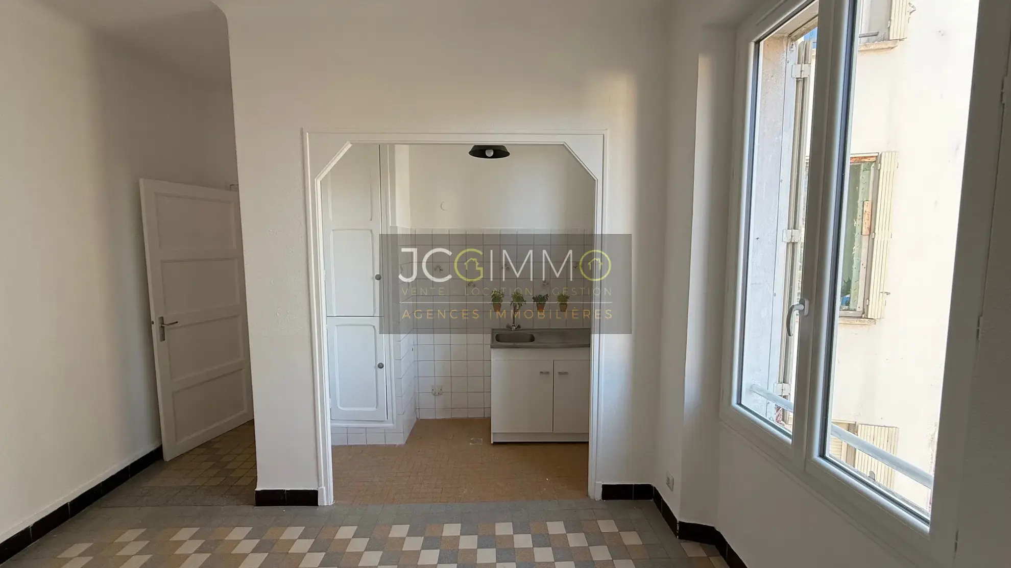 Appartement T2 de 32 m² en bon état à Toulon 