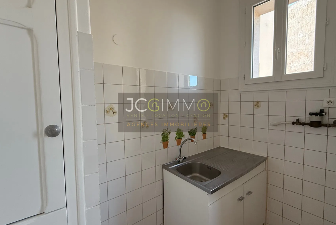 Appartement T2 de 32 m² en bon état à Toulon 