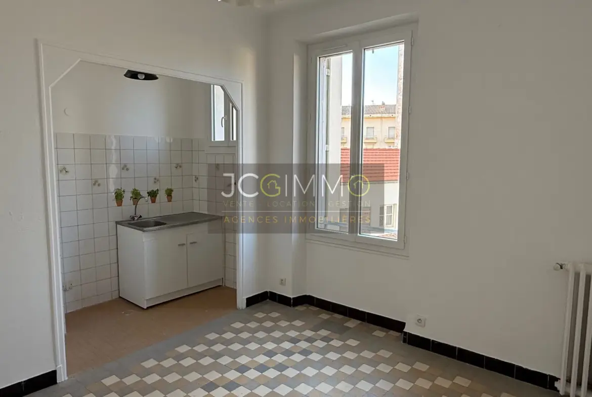 Appartement T2 de 32 m² en bon état à Toulon 