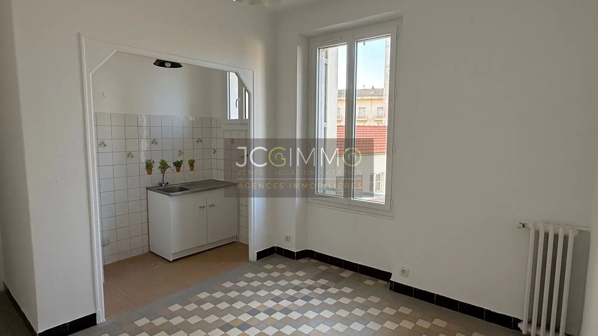 Appartement T2 de 32 m² en bon état à Toulon 