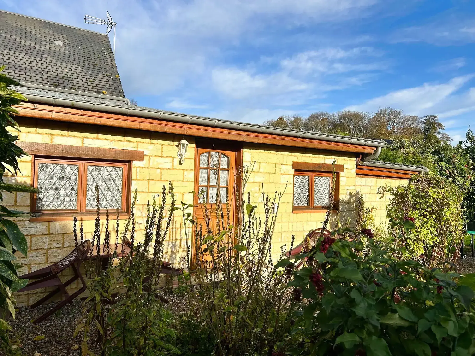 Longère avec Gîte et Piscine à Ailly le Haut Clocher 