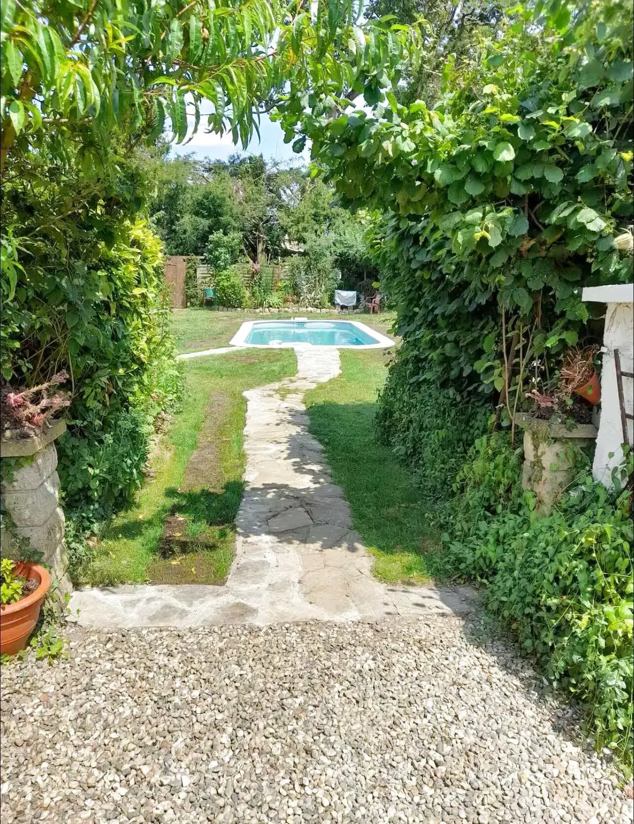 Longère avec Gîte et Piscine à Ailly le Haut Clocher 