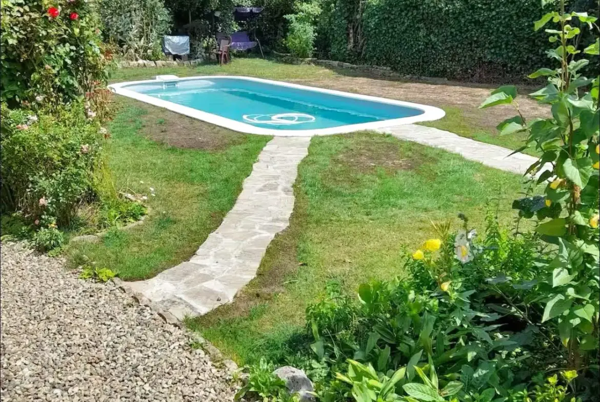 Longère avec Gîte et Piscine à Ailly le Haut Clocher 