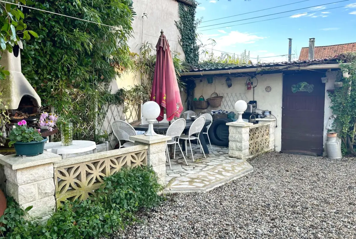 Longère avec Gîte et Piscine à Ailly le Haut Clocher 