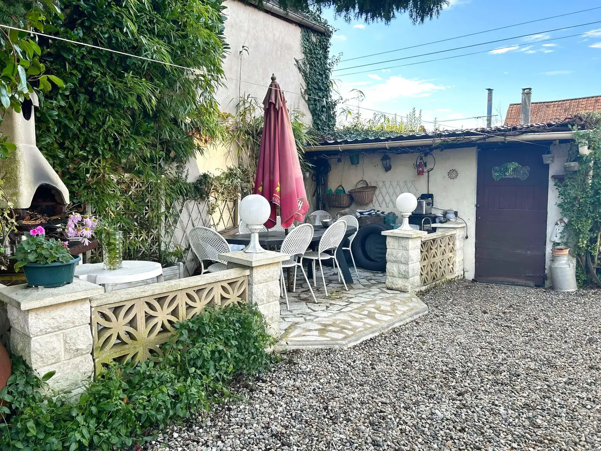 Longère avec Gîte et Piscine à Ailly le Haut Clocher 