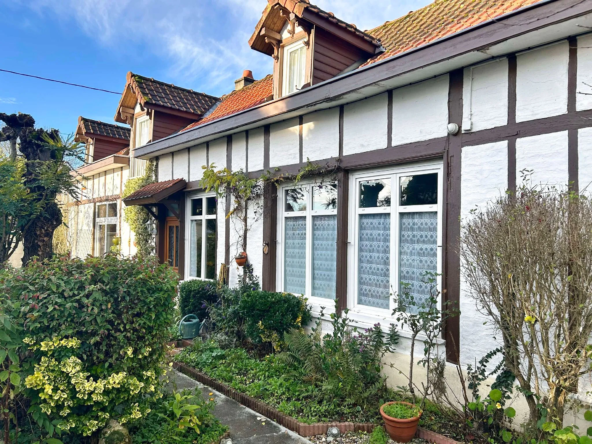 Longère avec Gîte et Piscine à Ailly le Haut Clocher