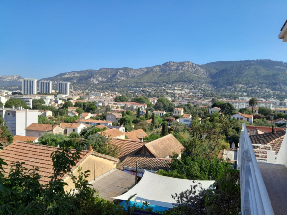 T3 à vendre à Toulon avec vue sur le Mont Faron et terrasse