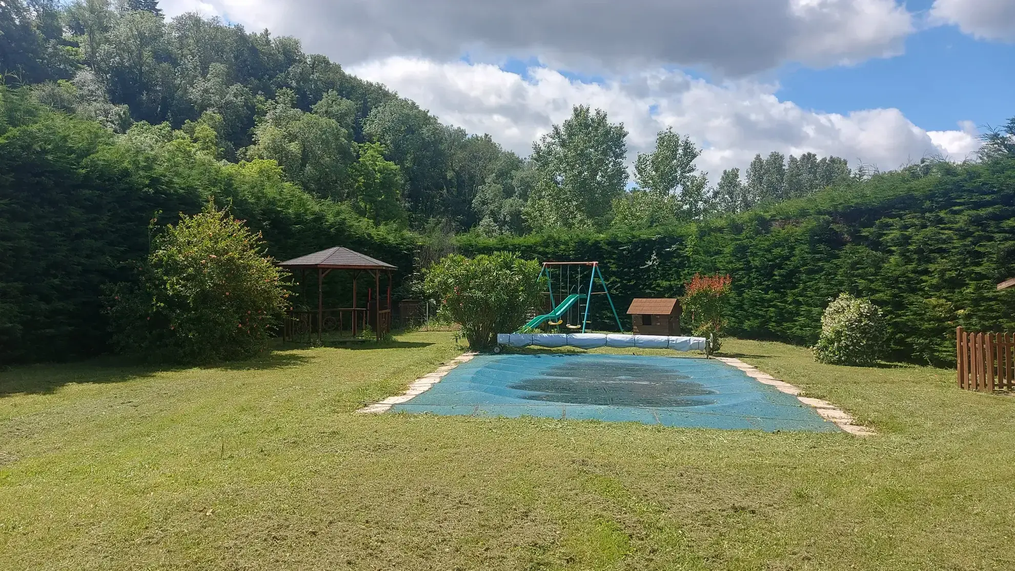 Villa avec piscine et grand terrain à Seyssuel 