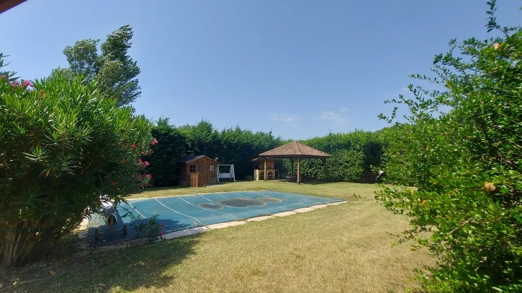 Villa avec piscine et grand terrain à Seyssuel 