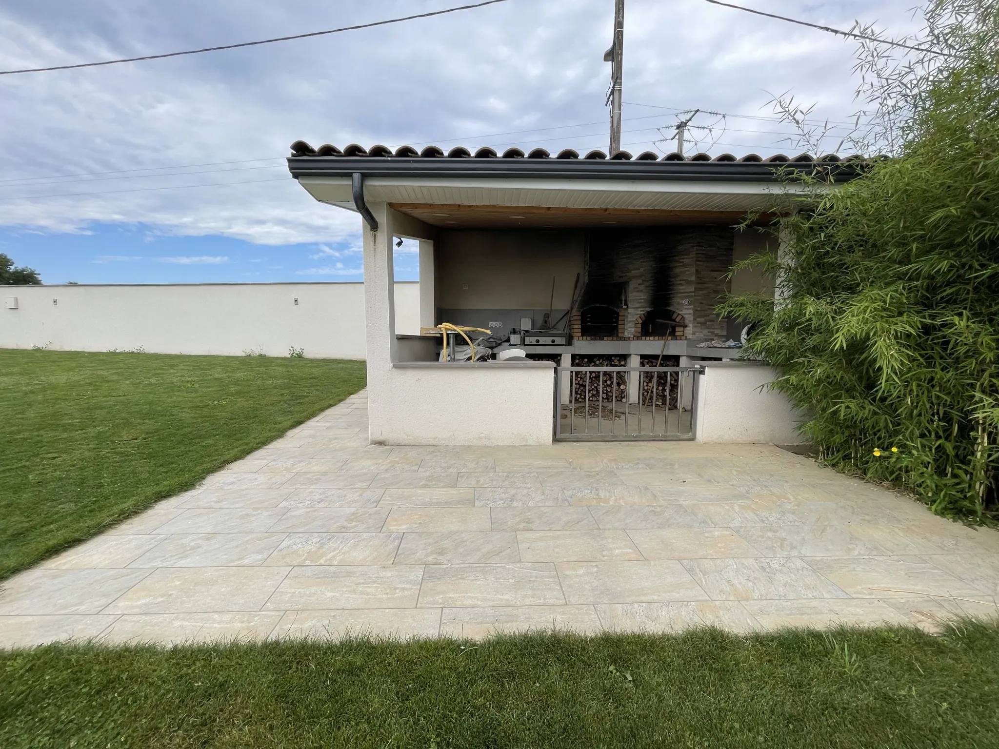 Maison contemporaine de 166 m² à Gannat avec garage et jardin 