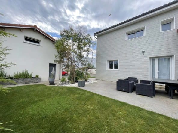 Maison contemporaine de 166 m² à Gannat avec garage et jardin