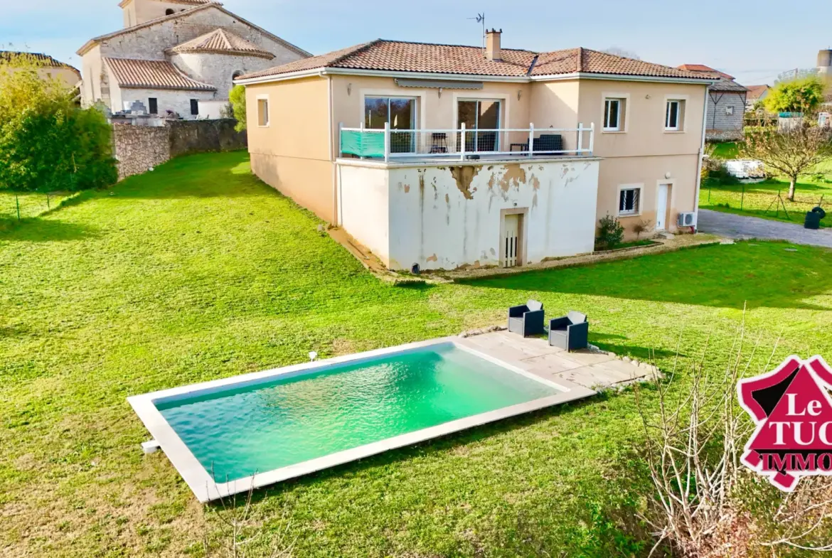 Maison contemporaine avec piscine chauffée à Massoules 