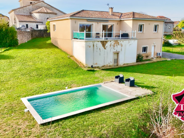 Maison contemporaine avec piscine chauffée à Massoules